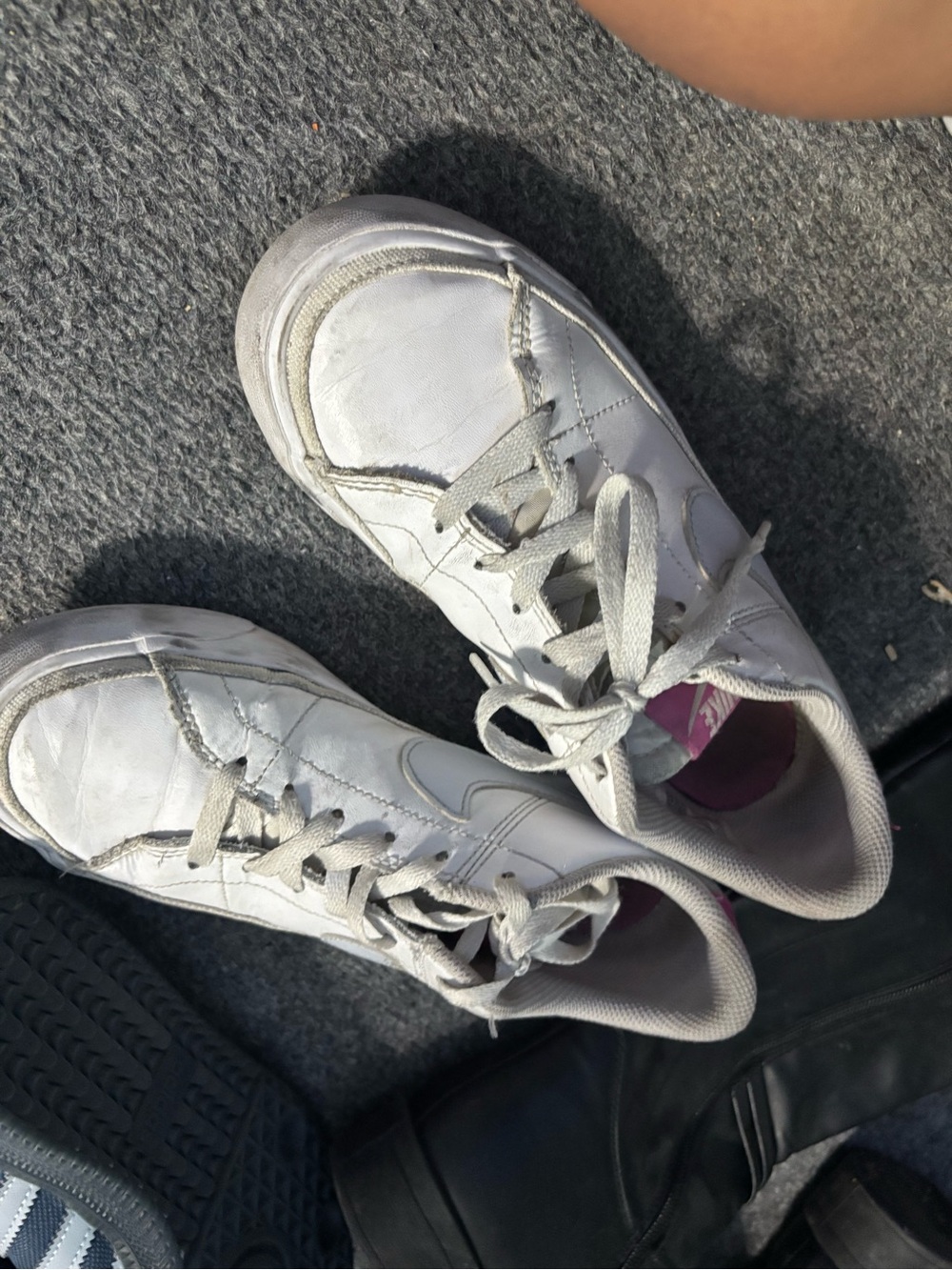 Nike White Women’s Sneakers with Pink Lining
